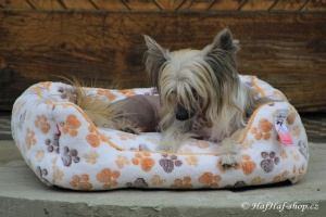 FOTO – Plyšový pelíšek pro psy od For My Dogs. Měkoučké bočnice, nadýchaný vyjímatelný polštář, celý pelíšek je vyrobený z plyšového flísu. Barva béžová (3).