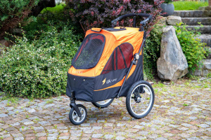  Kočárek pro psy s 38cm kolečky a nosností až 30 kg. Rozměry kabiny 72 × 45 × 60 cm, možnost připevnění upravovacího stolku. Barva černo-oranžová.