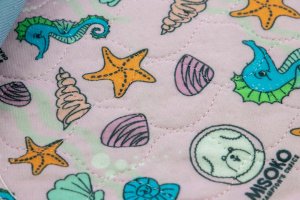  Absorbční pratelná podložka pro psy MISOKO SEAHORSE. Protiskluzová úprava, čtyřvrstvý materiál, pojme až 1560 ml tekutin. Rozměry 70 × 80 cm (5)