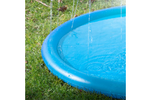  Splash Pool Water Sprinkler je zábavný vodní bazének se sprškou, který pejska příjemně ochladí, pomáhá regulovat tělesnou teplotu a zároveň nabídne pořádnou porci hravé zábavy (3)