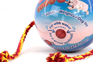 Originální hračka pro psy – míč TUGGO BALL. Hračku můžete naplnit vodou a nechat své psy užít si ještě více zábavy. Ve vodě plave, lano lze snadno vyměnit. (3)