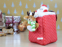  Vánoční hračka pro psy – domeček + tři plyšové postavičky. Měkoučký materiál, hračky pískají, ideální pro štěňata a malá plemena psů. (3)