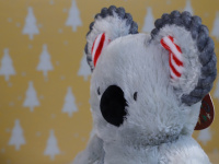 Velká plyšová hračka pro psy – Koala. Velikost hračky cca 34 cm, při stisknutí píská a šustí, vhodná pro střední plemena psů. (6)