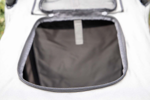  Velký kočárek pro psy s 38cm kolečky a nosností 55 kg. Rozměry kabiny 85 × 55 × 60 cm, možnost připevnění upravovacího stolku. Ideální pro více psů. Barva: šedá. (14)