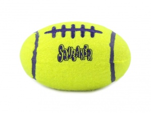 Pískací hračka pro psy KONG Air Dog ve tvaru rugbyového míče