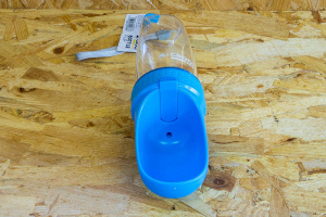  Cestovní láhev na vodu pro psy CROCI. Lehoučký materiál, integrovaná miska (4)