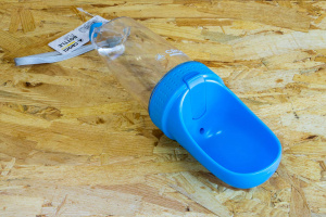  Cestovní láhev na vodu pro psy CROCI. Lehoučký materiál, integrovaná miska (5)