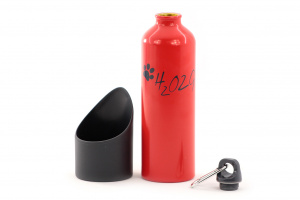 Cestovní láhev na vodu pro psy H2O2GO. Odlehčený materiál, velmi odolná, součástí je praktická miska na pití a karabina. Objem 750 ml, červená. (3)