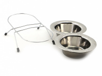  Nerezové misky pro psy v jednoduchém stojanu s protiskluzovou úpravou. Misky jsou vyjímatelné pro snadné plnění i mytí a jsou vhodné na vodu i krmivo. Objem 2 ×.400 ml. (4)
