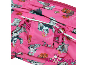  Obleček pro fenky – extra teplý zimní overal CHINESE CRESTED od For My Dogs z voduodpuzujícího materiálu. Hladká hedvábná podšívka, otvor na provlečení vodítka, zateplený sinteponem (detail nastavovacích gumiček)