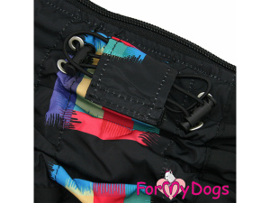  Obleček pro malé až střední fenky – zateplený zimní overal COLOUR STRIPES od For My Dogs z voduodpuzujícího materiálu. Hladká hedvábná podšívka, zateplený sinteponem. Detail nastavovacích gumiček.