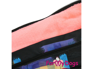  Obleček pro fenky jezevčíků – zateplený zimní overal COLOUR STRIPES od For My Dogs z voduodpuzujícího materiálu. Detail podšívky