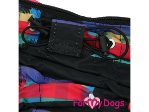  Obleček pro fenky jezevčíků – zateplený zimní overal COLOUR STRIPES od For My Dogs z voduodpuzujícího materiálu. Detail nastavitelných gumiček.