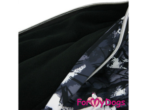 Obleček pro malé až střední psy – zateplený zimní overal DARK GREY od For My Dogs z voduodpuzujícího materiálu. Podšívka antistatický fleece, otvor na provlečení vodítka. Detail podšívky.