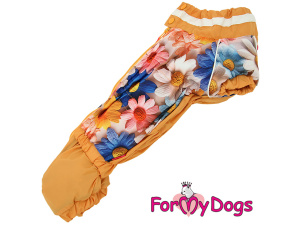 Extra hřejivý overal FMD FLOWERS s flísovou podšívkou nabízí patentovaný prodloužený střih pro jezevčíky-fenky, který chrání celé bříško před mrazem a mokrem