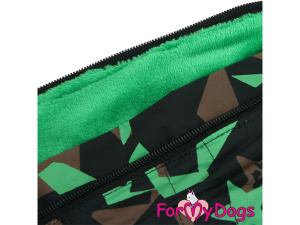 Extra hřejivý overal FMD GREEN CAMO s kožešinovou podšívkou nabízí patentovaný prodloužený střih pro jezevčíky-kluky, který zakrývá celé bříško a neomezuje v pohybu (4)