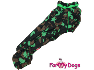  Extra hřejivý overal FMD GREEN CAMO s kožešinovou podšívkou nabízí patentovaný prodloužený střih pro jezevčíky-kluky, který zakrývá celé bříško a neomezuje v pohybu