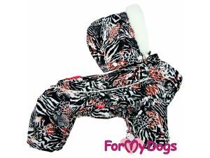 Obleček pro malé až střední fenky – zateplený zimní overal JUNGLE VIBE od For My Dogs z voduodpuzujícího materiálu. Hladká hedvábná podšívka, zateplený sinteponem. Odepínací kapuce.