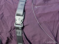   Outdoorová pláštěnka pro psy pro dokonalou ochranu před deštěm a sychravým počasím. Voděodolný a nešustivý materiál, reflexní foliová podšívka, 3M reflexní prvky. Barva fialová. (FOTO 9)