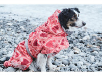  Extra zateplený outdoorový zimní obleček pro psy HURTTA. Voděodolný a snadno udržovatelný materiál, termoizolační folie udržující teplo, 3M reflexní prvky. Barva červená, vzor CORAL CAMO. (2)