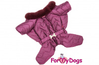 Obleček pro fenky – teplý zimní overal BERRY VIOLET od ForMyDogs z voduodpuzujícího materiálu s hedvábnou podšívkou. Barva fialová.