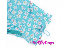  Obleček pro psy – lehoučký elegantní overal DUSTER FLOWERS BLUE od ForMyDogs. Vhodný i do suchého chladnějšího počasí nebo pro domácí nošení. (2)