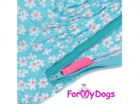  Obleček pro psy – lehoučký elegantní overal DUSTER FLOWERS BLUE od ForMyDogs. Vhodný i do suchého chladnějšího počasí nebo pro domácí nošení. (4)
