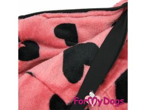 Obleček pro fenky – zateplený zimní overal FUR HEART od ForMyDogs z dvouvrstvé plyšové kožešiny do suchého chladného počasí. Zapínání na zip zádech, zvýšený límec pro lepší ochranu krku (2)