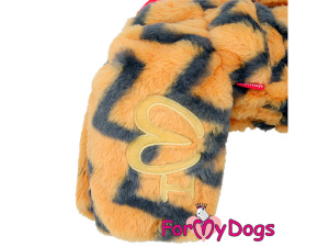  Obleček pro fenky – sinteponem zateplený zimní overal ZIG ZAG ORANGE od ForMyDogs z dvouvrstvé plyšové kožešiny do suchého chladného počasí. Zapínání na zip zádech, zvýšený límec pro lepší ochranu krku (4)