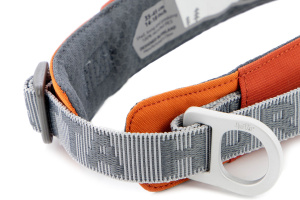 Robustní polostahovací obojek pro psy Hurtta Rover s inovativní přezkou Duraflex nabízí bleskové nasazení přes hlavu a extrémní odolnost pro střední a velké psy (3)