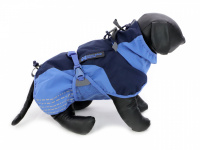  Luxusní zimní obleček – outdoorová bunda pro dokonalý teplotní a pocitový komfort vašich psů. Větru a vodě odolná vnější vrstva, uvnitř voděodolná syntetická izolace pro tepelnou pohodu, reflexní prvky. Barva modrá. (4)