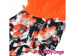  Zateplený overal FMD ORANGE CAMOUFLAGE pro fenky jezevčíků kombinuje voděodolný svršek, výplň ze sinteponu a sametový velur (detail nohavic)