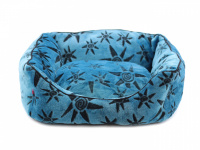  Plyšový pelíšek pro psy od For My Dogs – Blue Stars. Měkoučké bočnice, extra nadýchaný vyjímatelný polštář, celý pelíšek je vyrobený z plyšového flísu. Barva modrá. (2)