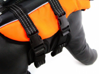    Funkční plovací vesta pro psy od finské firmy RUKKA. Silná vztlaková pěna, reflexní prvky, úchyt pro vyzvednutí psa z vody. Barva oranžová. (11)