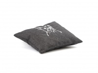 Ručně šitý měkoučký polštář s originální výšivkou ze speciální edice „Francouzský buldoček“ (3)
