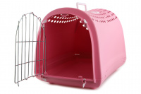 Přepravka pro kočky a malé psy. Pochromovaná mřížka, dostatek větracích otvorů, snadné otvírání, rozměry 50 × 32 × 34,5 cm. Barva růžová. (16)