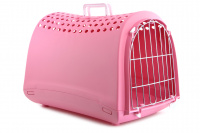 Přepravka pro kočky a malé psy. Pochromovaná mřížka, dostatek větracích otvorů, snadné otvírání, rozměry 50 × 32 × 34,5 cm. Barva růžová. (3)