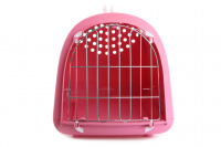 Přepravka pro kočky a malé psy. Pochromovaná mřížka, dostatek větracích otvorů, snadné otvírání, rozměry 50 × 32 × 34,5 cm. Barva růžová. (4)