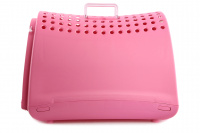 Přepravka pro kočky a malé psy. Pochromovaná mřížka, dostatek větracích otvorů, snadné otvírání, rozměry 50 × 32 × 34,5 cm. Barva růžová. (6)