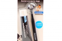 Sada pro dentální hygienu malých psů od 7 do 15 kg. Obsahuje dvouhlavý kartáček na zuby a zubní pastu pro psy s atraktivní drůbeží příchutí (2).
