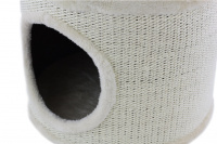 Škrábadlo, pelíšek a odpočívadlo pro kočky se sloupkem se sisalovým opletem, vyvýšenou plošinou a úkrytem. Rozměry 35 × 66 cm. (4)