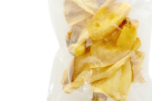  Sušené buvolí uši od The Buffalo Co. pocházejí z buvolů žijících ve volném chovu, díky čemuž mají zdravější složení než běžně prodávané vepřové nebo hovězí uši (2)