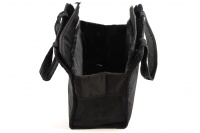 Černá taška na psy ve stylovém designu a luxusním provedení od BOBBY. Zpevněná vyjímatelná podložka, bezpečnostní poutko s karabinou na obojek, nosnost 5 kg (8).