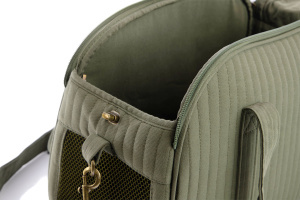  Cestujte první třídou! Luxusní prošívaná taška Milk & Pepper Carlton v barvě khaki kombinuje nadčasový design s maximálním pohodlím pro malé psy do 7 kg (10)