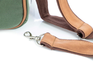  Praktická přepravní taška na psy a kočky s nosností 6 kg z kolekce NOBBY, model PERKA. Vyjímatelná měkoučká podložka, dlouhý nastavitelný popruh pro nošení přes rameno (17)