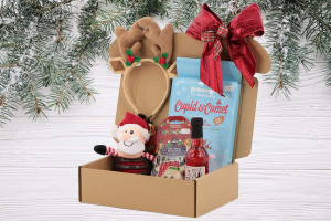 Luxusní Vánoční box pro psy s originální plyšovou hračkou, legračními sobími parohy, nealko vínem pro psy a pamlsky. Včetně sváteční mašle. (2)