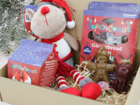  Speciální edice Vánočního boxu pro psy s velkou vánoční hračkou a porcí lahodných psích pamlsků. BOX je kompletně připravený vánoční dárek pro vašeho čtyřnohého kamaráda. Včetně sváteční mašle. (4)