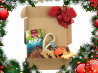  Vánoční box pro velké psy s vybranými pamlsky a hned dvěma hračkami. Kompletně připravený vánoční dárek – včetně sváteční mašle. (2)