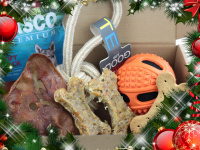  Vánoční box pro velké psy s vybranými pamlsky a hned dvěma hračkami. Kompletně připravený vánoční dárek – včetně sváteční mašle. (4)
