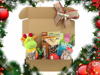  Vánoční box pro psy s vybranými pamlsky a hned dvěma hračkami. Kompletně připravený vánoční dárek – včetně sváteční mašle.